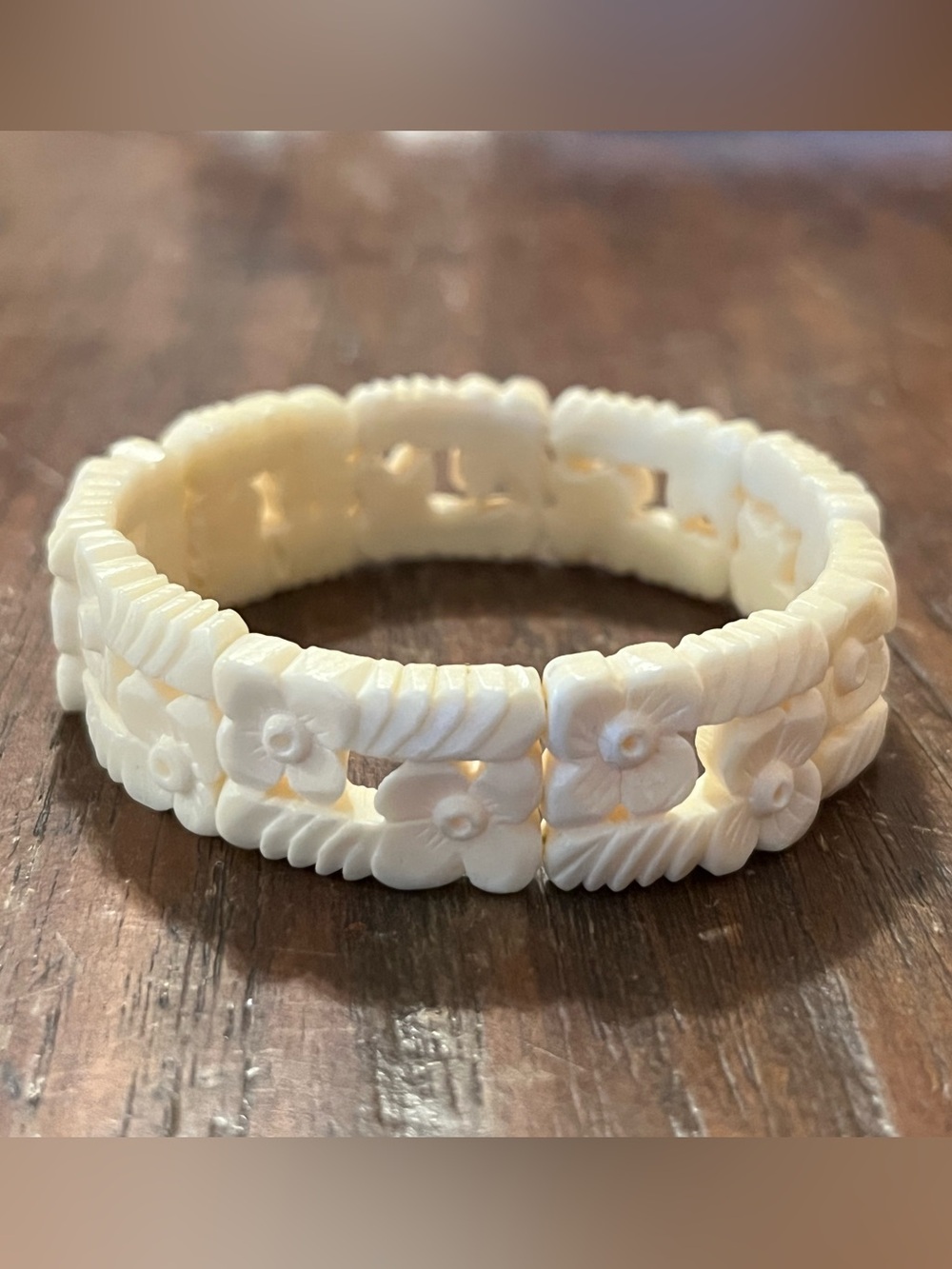 Vintage Carved Floral Stretch Panel Bracelet Cream Ivory Tone